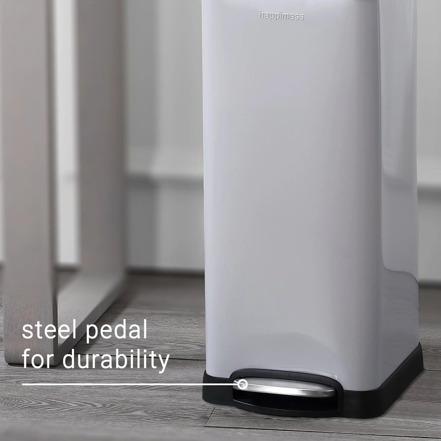 happimess Betty Retro 8-Gallon Step-Open Trash Can
