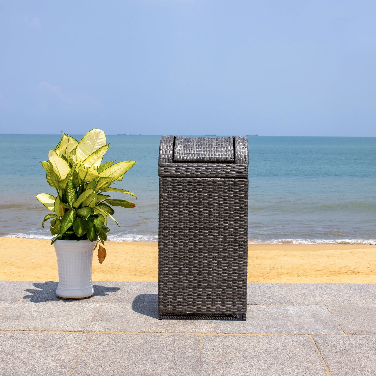 SAFAVIEH Outdoor Karyme Trash Bin (Fully Assembled)