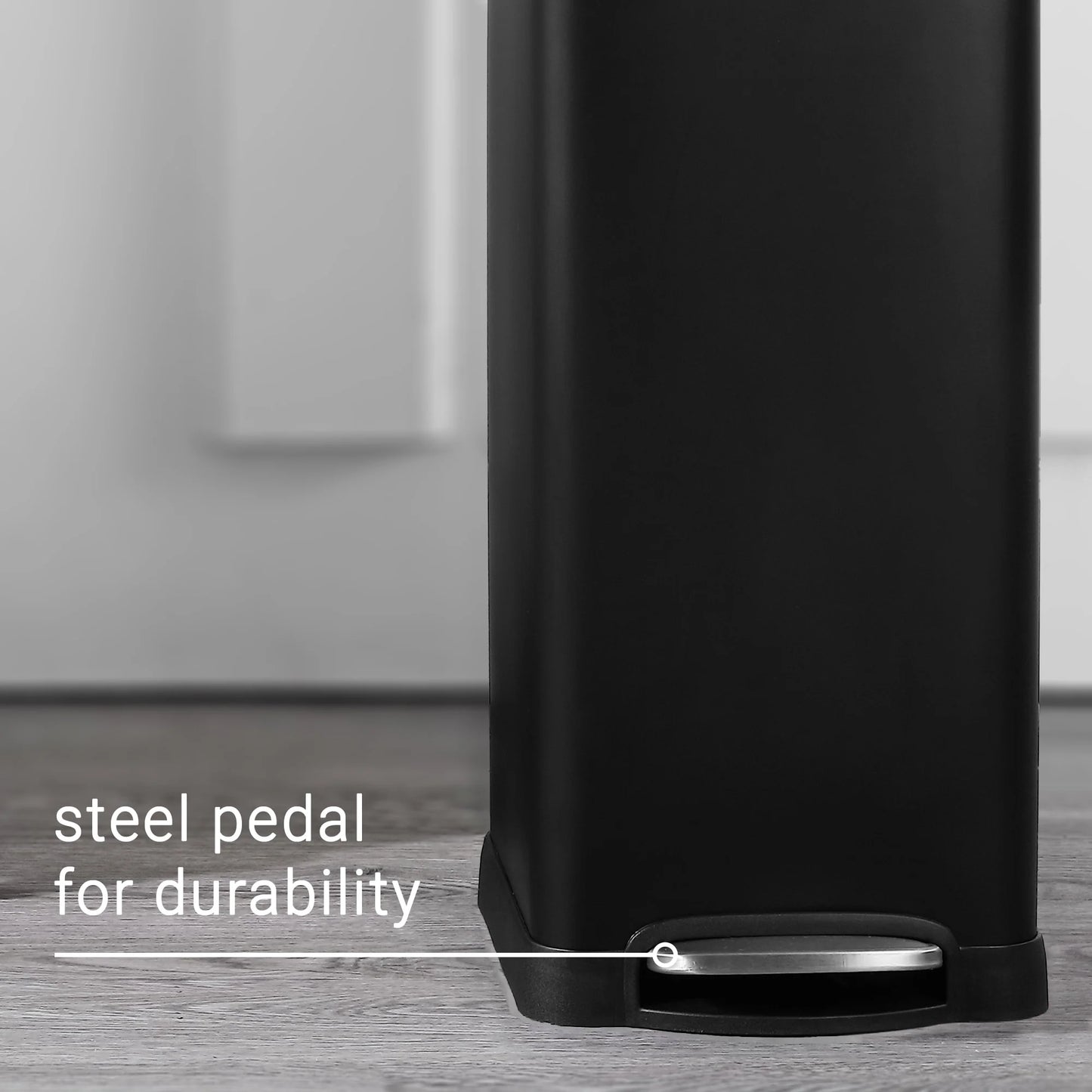 happimess Betty Retro 8-Gallon Step-Open Trash Can
