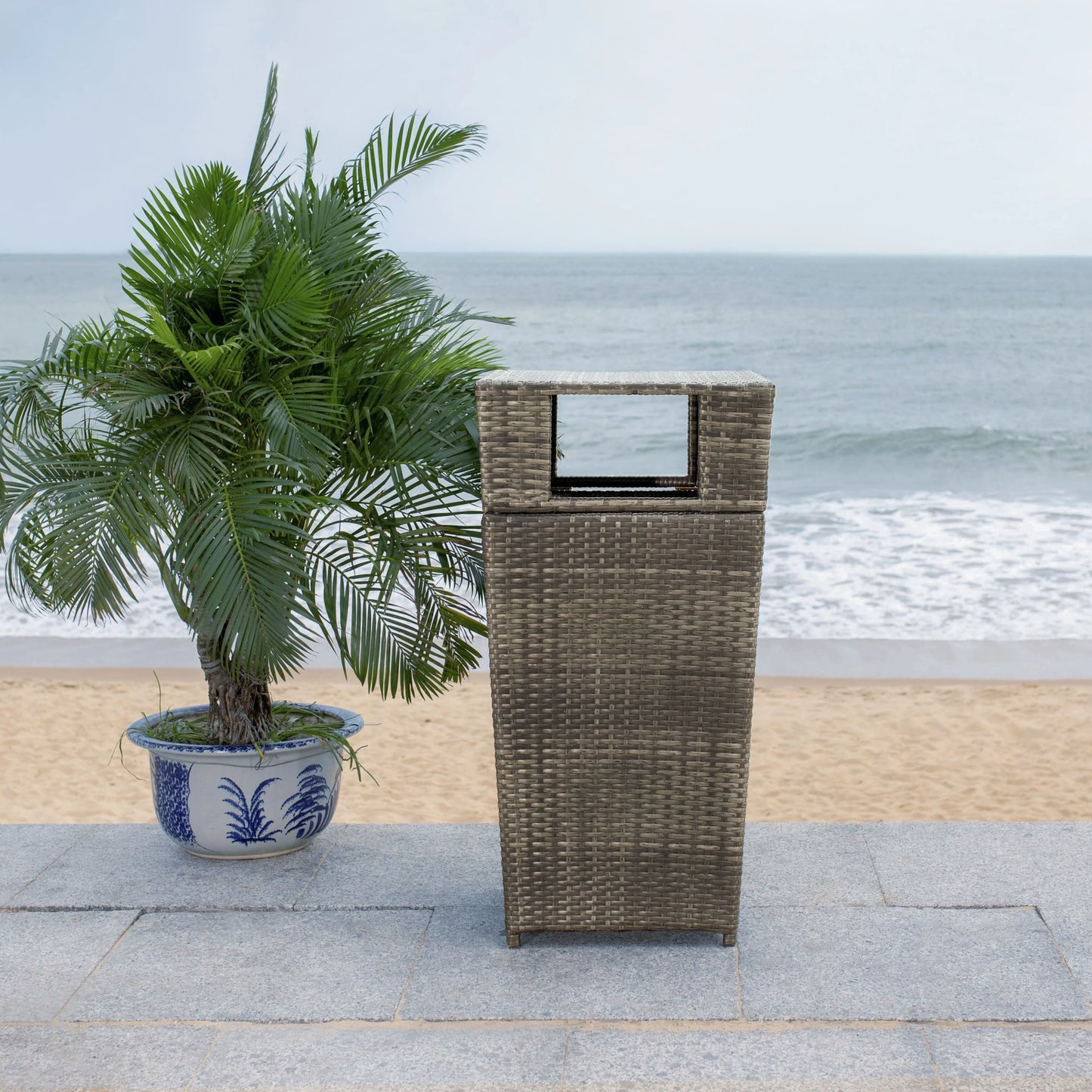 SAFAVIEH Outdoor Jennie Trash Bin (Fully Assembled)