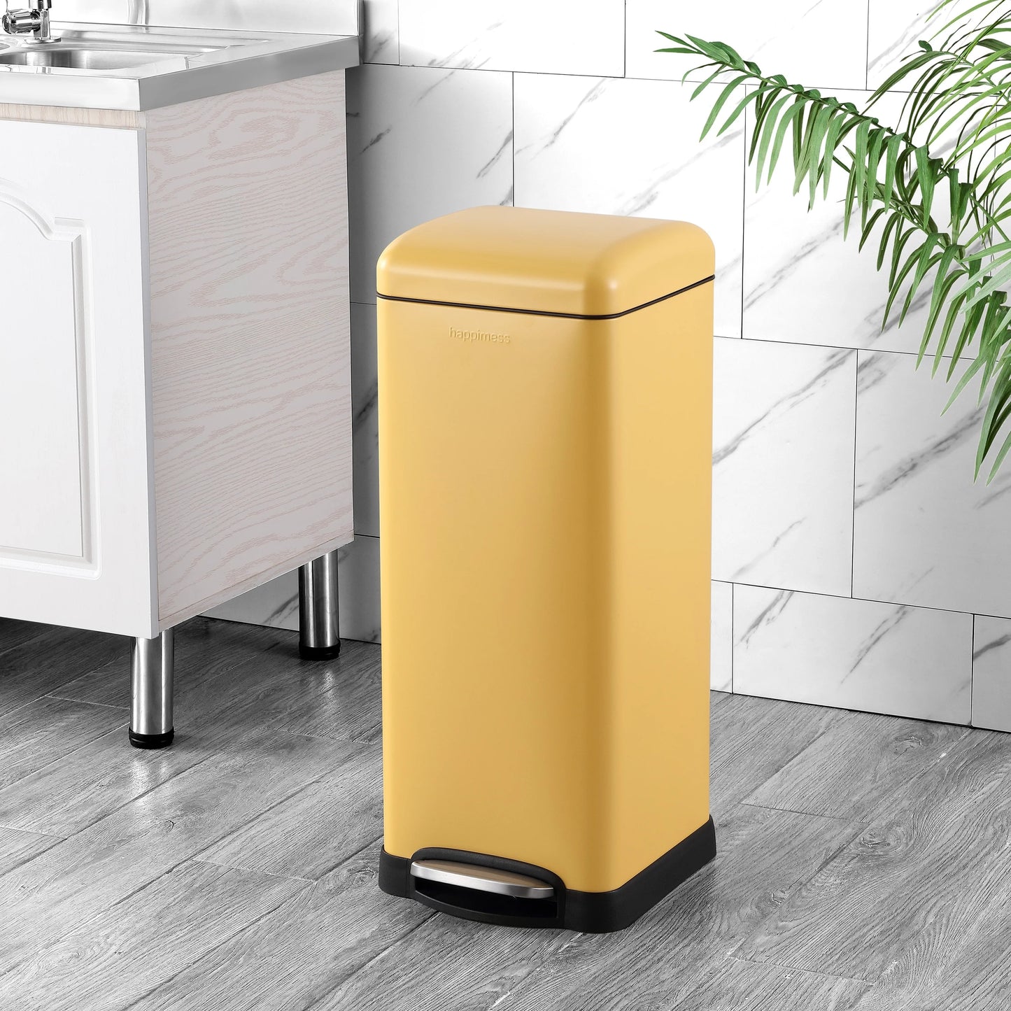 happimess Betty Retro 8-Gallon Step-Open Trash Can
