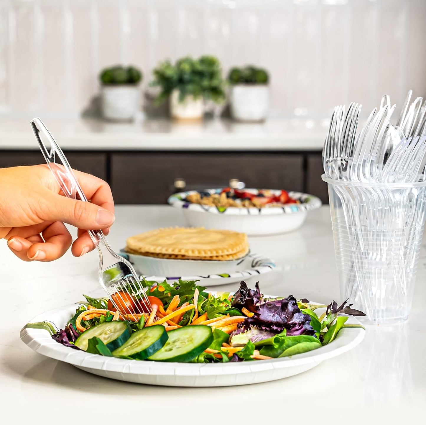 Amazon Basics Disposable Clear Plastic Forks, Premium Quality, 100 Count, Large Pack