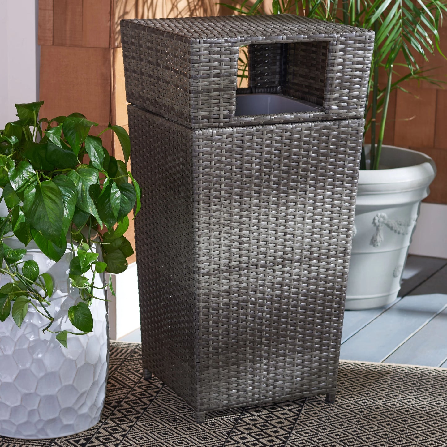 SAFAVIEH Outdoor Jennie Trash Bin (Fully Assembled)